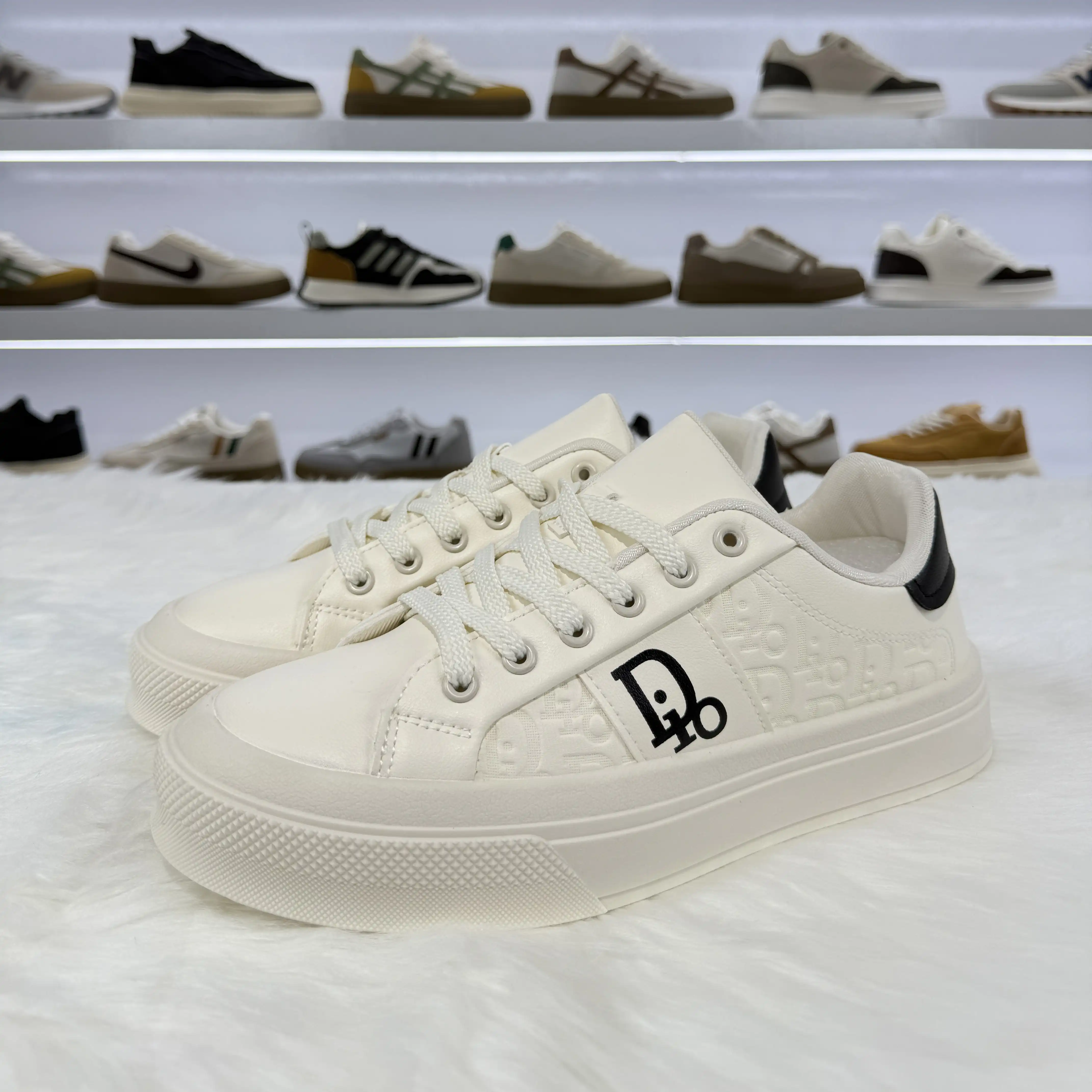 China Men’s Sneaker